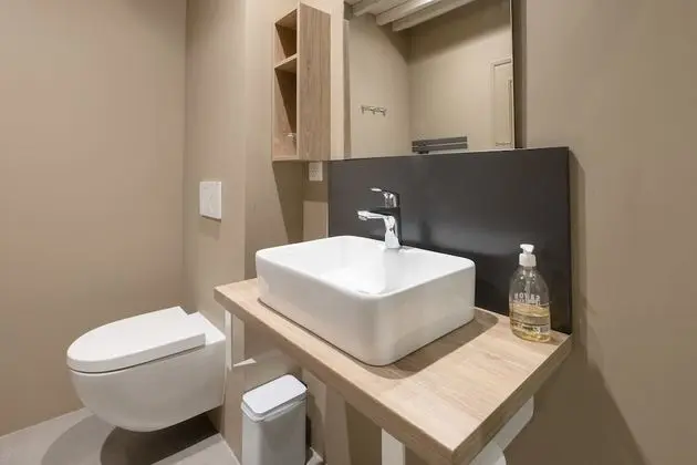 Tek Büyük Yataklı Oda, 1 Büyük (Queen) Boy Yatak, Özel Banyo, Avlu Manzaralı (Bleue)