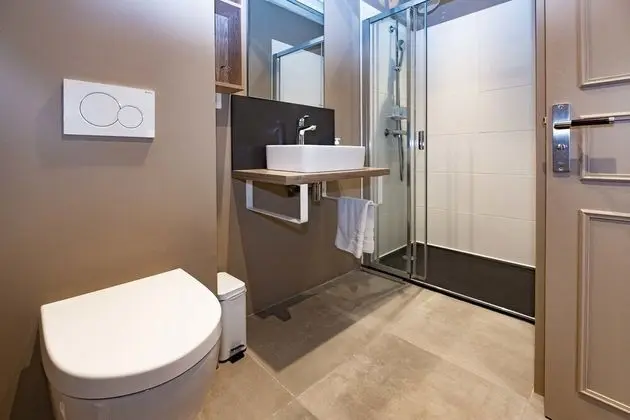 Tek Büyük Yataklı Oda, 1 Büyük (Queen) Boy Yatak, Özel Banyo, Avlu Manzaralı (Bleue)