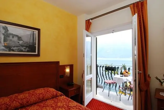 Tek Büyük Yataklı Oda, Balkon, Göl Manzaralı