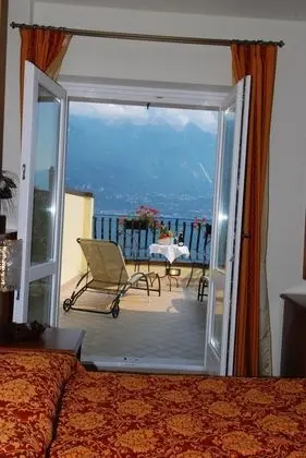 Tek Büyük Yataklı Oda, Balkon, Göl Manzaralı