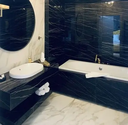 Deluxe Double Room, Bathtub