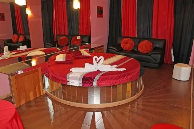 Romantic Tek Büyük Yataklı Oda