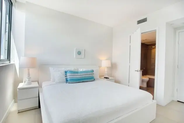 Apartment 1 Bedroom with City View