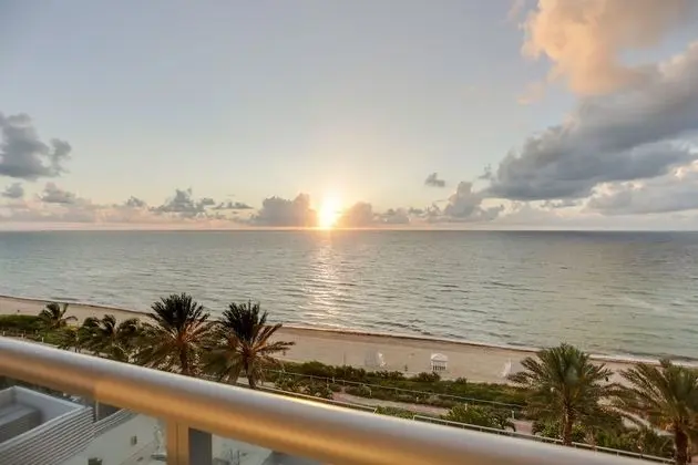 Luxury Beachfront Apartment with Balcony