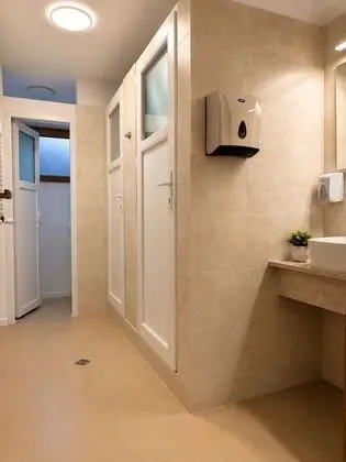 Üç Kişilik Oda, Ortak Banyo