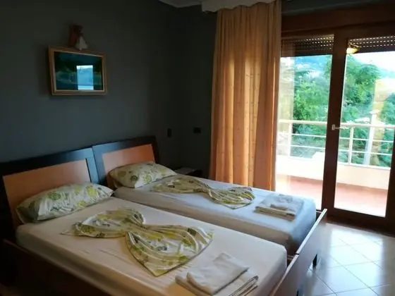 Classic Tek Büyük Yataklı Oda