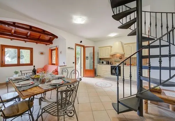 Family Villa, Birden Çok Yatak, 2 Banyolu, Bahçeli (Villa Monte Enrico - Pool And)