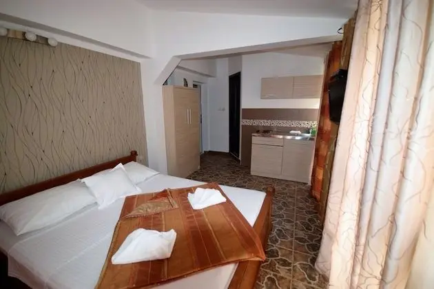 Tek Büyük Yataklı Oda, Balkon, Kısmi Deniz Manzaralı