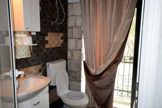 Tek Büyük Yataklı Oda, Balkon, Kısmi Deniz Manzaralı