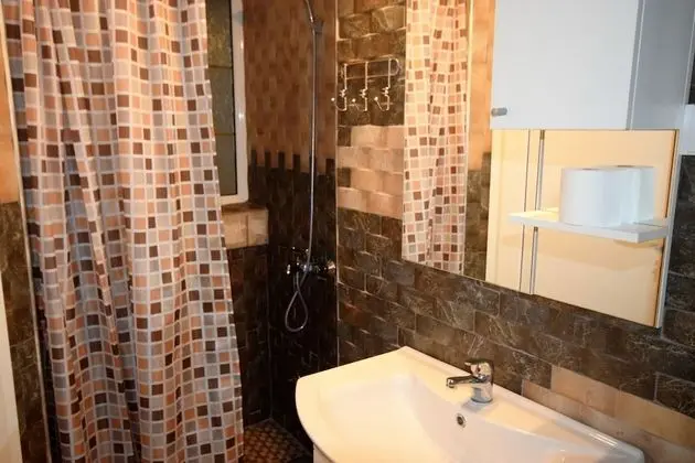 Tek Büyük Yataklı Oda, Balkon, Kısmi Deniz Manzaralı