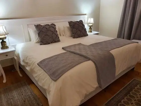Luxury Tek Büyük Yataklı Oda, 1 En Büyük (King) Boy Yatak (2)