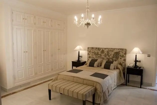 Junior Süit, Teras (J)