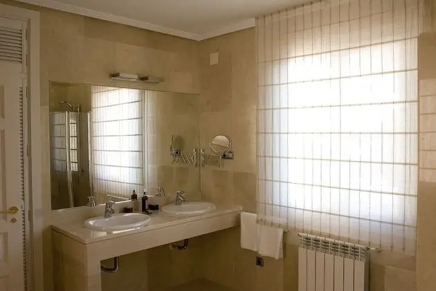 Junior Süit, Teras (J)