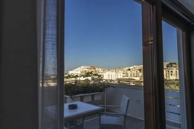 Superior Tek Büyük Yataklı Oda, Balkon, Şehir Manzaralı