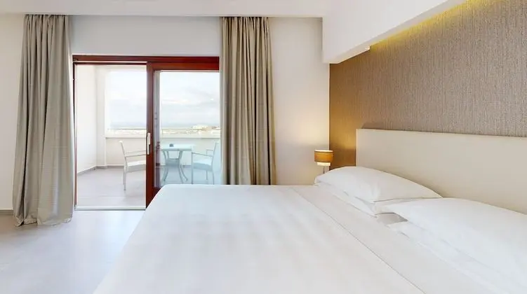 Superior Tek Büyük Yataklı Oda, Balkon, Şehir Manzaralı