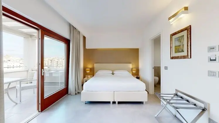 Superior Tek Büyük Yataklı Oda, Balkon, Şehir Manzaralı