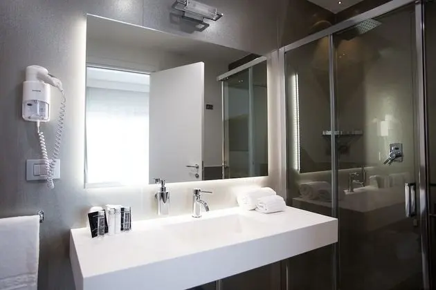 Superior Tek Büyük Yataklı Oda, Balkon, Şehir Manzaralı