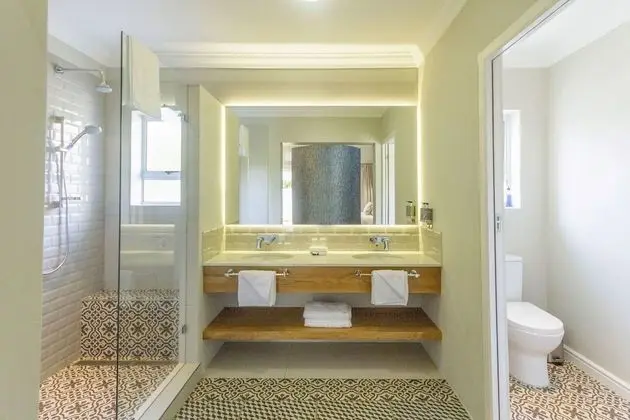 Luxury Oda, 1 Büyük (Queen) Boy Yatak