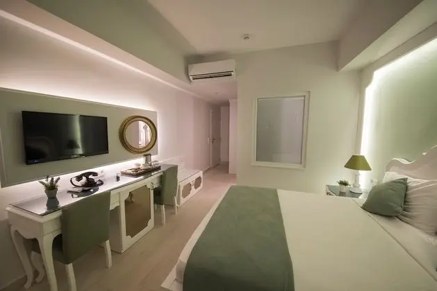 https://imagessl.etstur.com/files/images/hotelImages/TR/58866/l/Montebello-Deluxe-Oda-106621.jpg