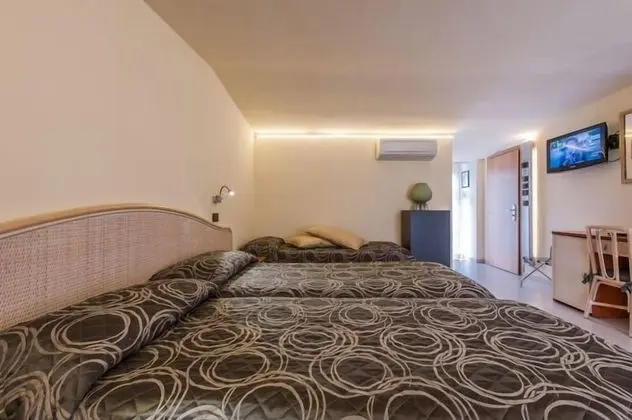 Üç Kişilik Oda