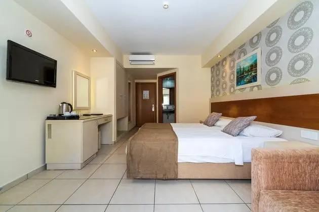 https://images.etstur.com/files/images/hotelImages/TR/51358/l/Montebello-Resort-Hotel-Oda-387025.jpg