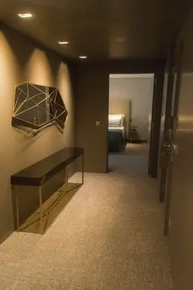 Süit, Balkon, Havuz Manzaralı