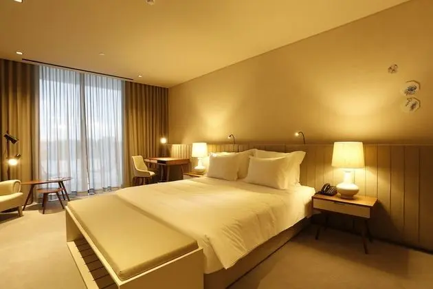 Tek Büyük Yataklı Oda, Balkon (main building)