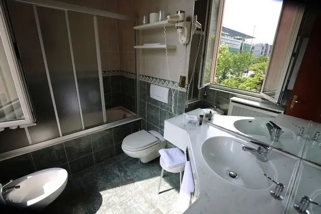 Üç Kişilik Oda