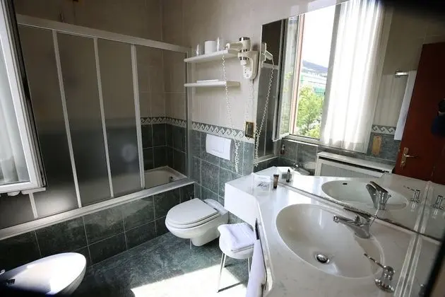 Üç Kişilik Oda