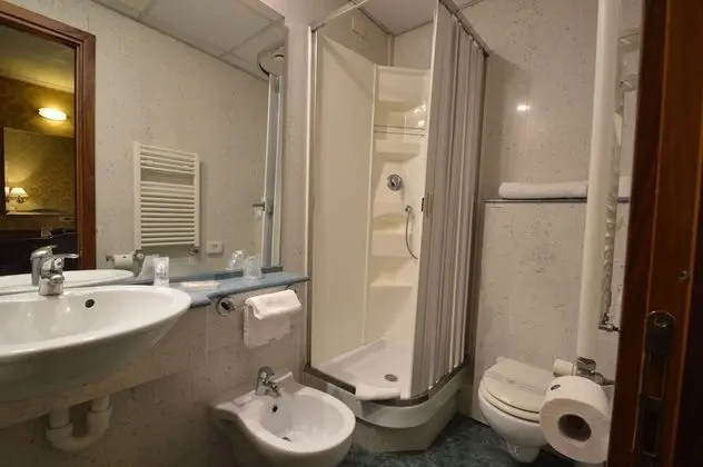 Economy Tek Büyük Yataklı Oda