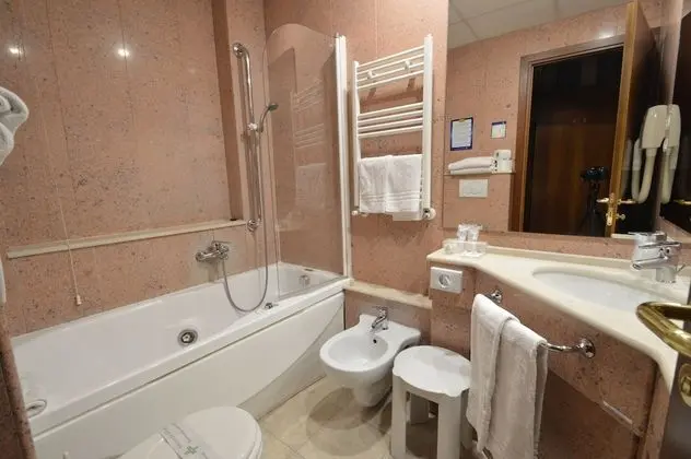 Superior Tek Büyük veya İki Ayrı Yataklı Oda (vasca idromassaggio)