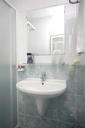 Üç Kişilik Oda