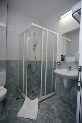 Üç Kişilik Oda