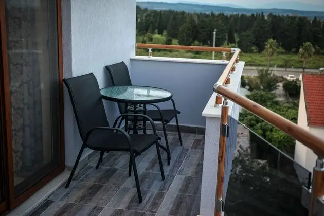 Üç Kişilik Oda, Balkon