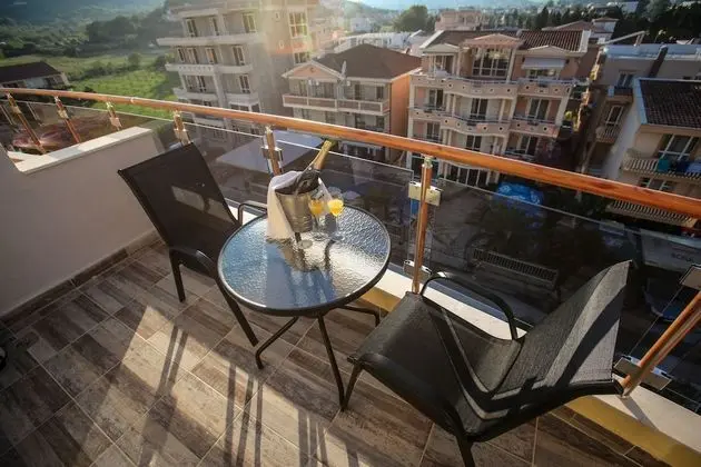 Üç Kişilik Oda, Balkon