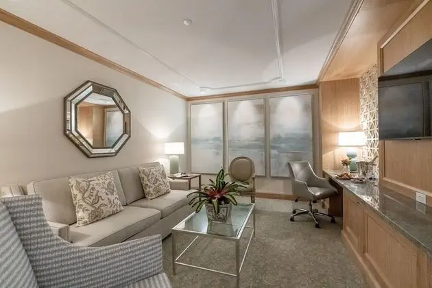 Iberville King Suite