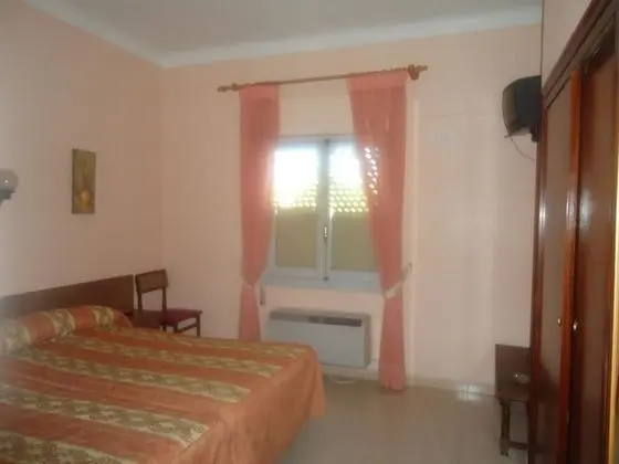 Üç Kişilik Oda