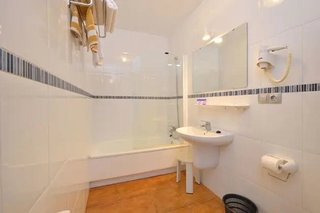 G - Habitación Familiar (2 adultos y 2 niños hasta 16 años)