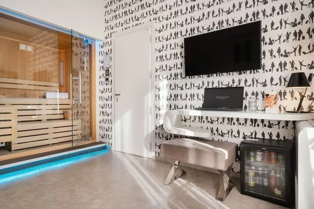 Tek Büyük Yataklı Oda (Sauna)