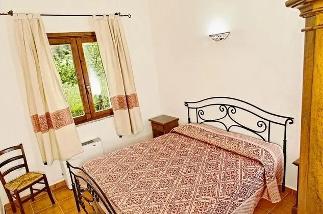 Tek Büyük veya İki Ayrı Yataklı Oda, Bahçe Manzaralı