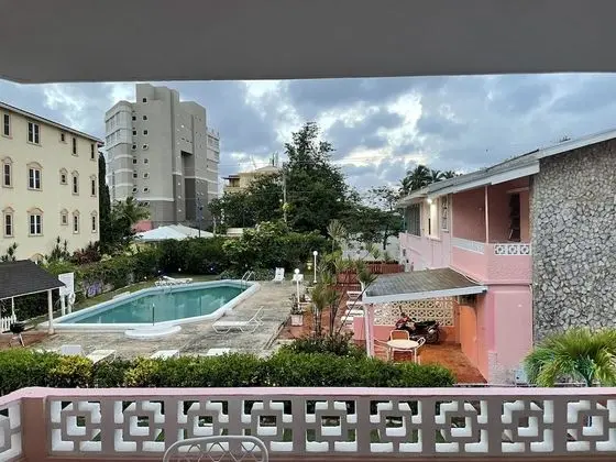 Stüdyo, Havuz Manzaralı, Executive Katı