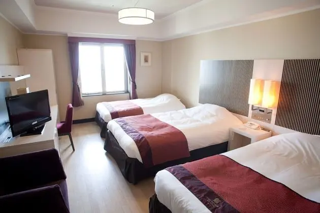 Oda, Sigara İçilmez (Adjoining Rooms, 2 Triple Rooms)