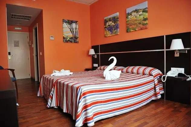 Tek Büyük Yataklı Oda (Interior)