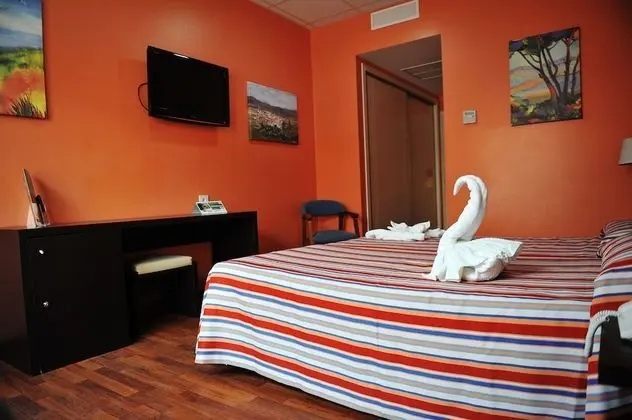 Tek Büyük Yataklı Oda (Interior)