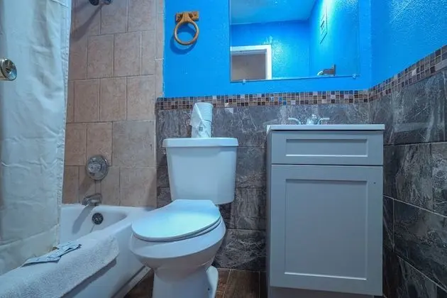 Oda, 2 Büyük (Queen) Boy Yatak