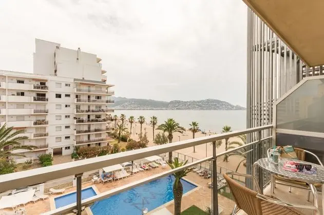 Tek Büyük Yataklı Oda, Havuz Manzaralı