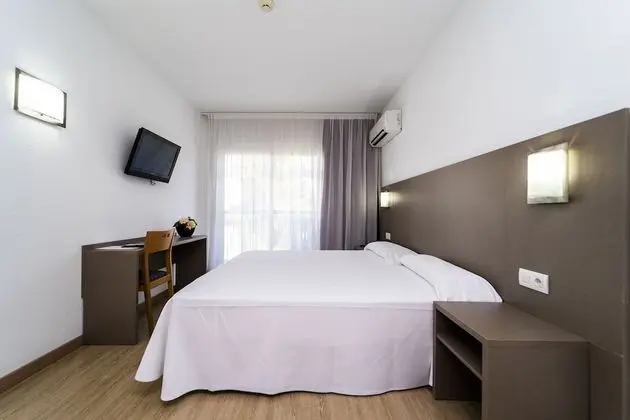 Standard Dört Kişilik Oda (2 Adultos + 2 Niños)