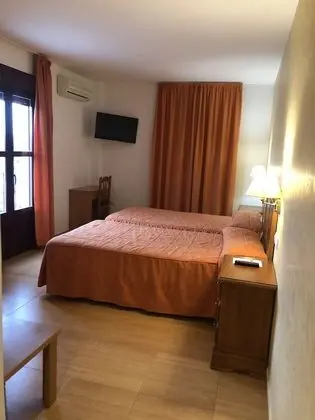 Tek Büyük Yataklı Oda (2 separate beds)