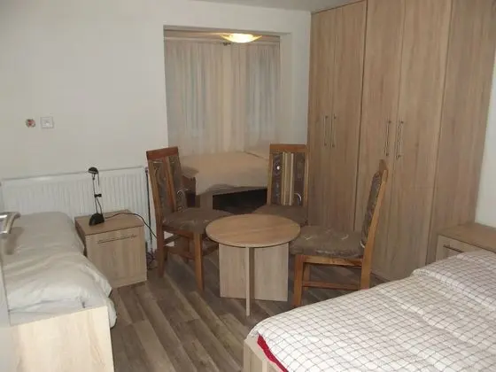Üç Kişilik Oda, Ortak Banyo