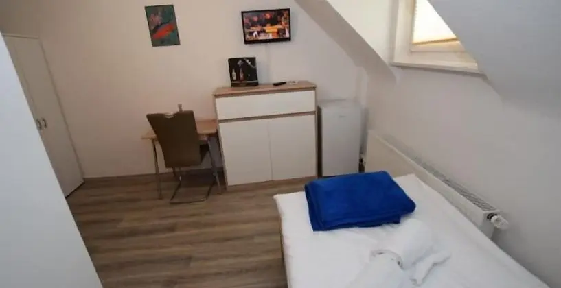 Tek Kişilik Oda (Room 14)